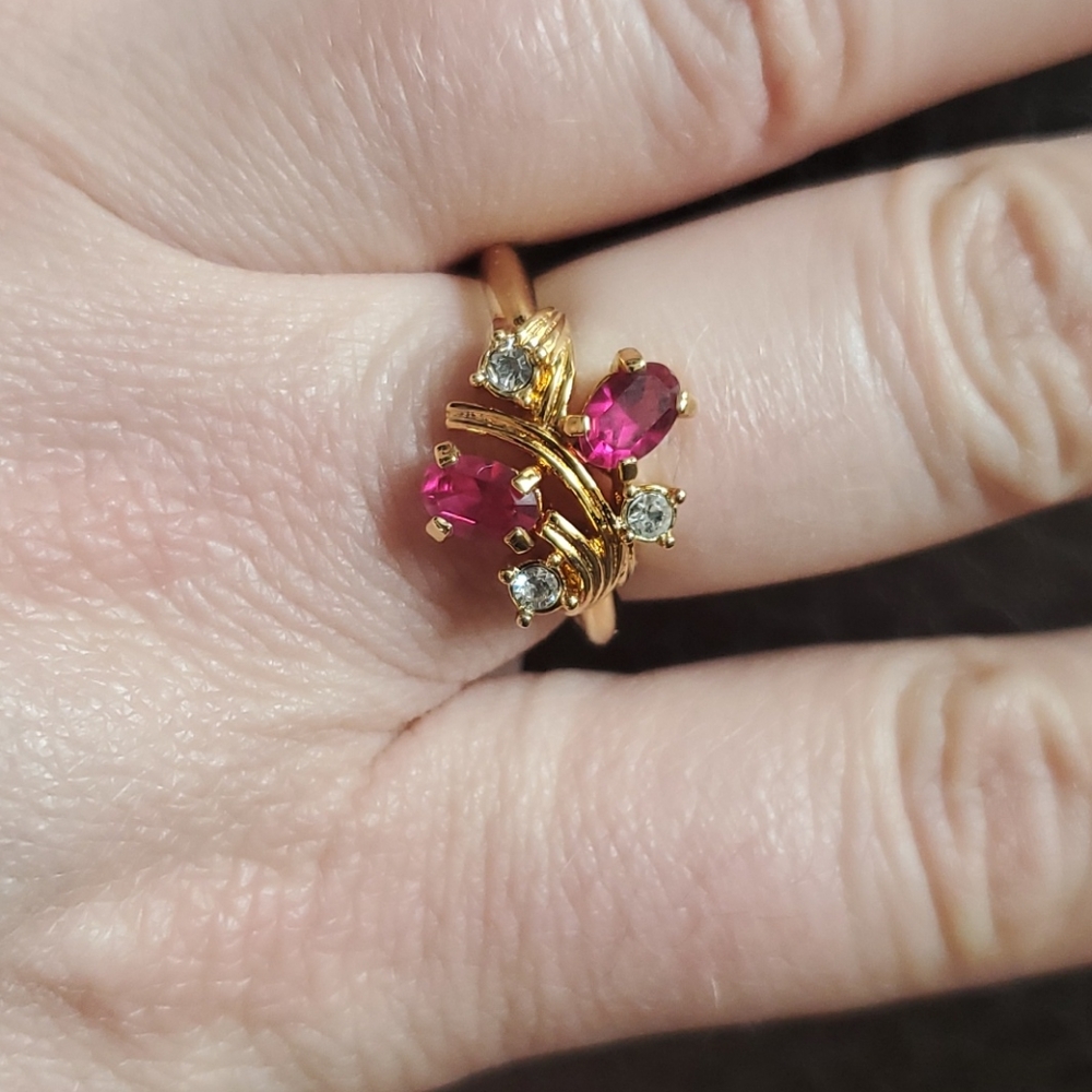 VTG Avon Royal Radiance ring- size 8.5- NOS